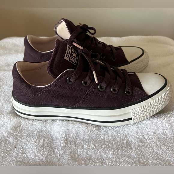 Converse All Start ! In great condition only wore couple times. - Picture 2 of 5